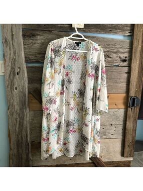 Torrid Plus Size 1/2 White/Sheer Swiss Dot Floral Kimono
